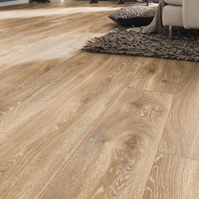 Wie erkennt man gutes Laminat Nahaufnahme eines Laminats in der Farbe Bronze