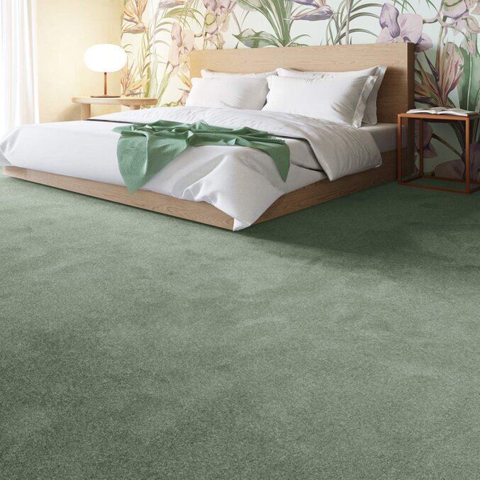 Vor- und Nachteile von Teppichboden Grüner Teppichboden in einem Schlafzimmer