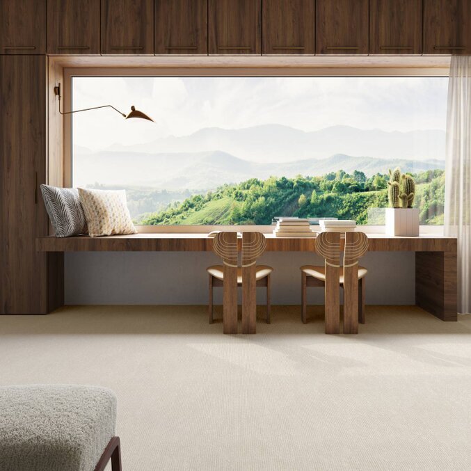 Teppichboden Schlinge Heritage 03 Teppichboden in der Farbe Weiß in einem Wohnraum mit Ausblick