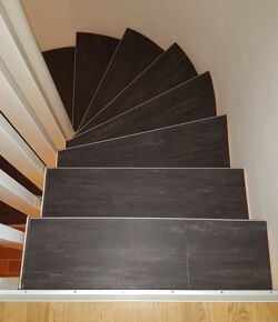 Treppenrenovierung mit Klebe-Vinyl