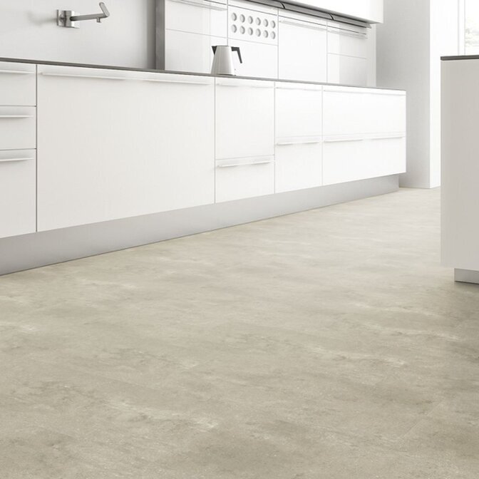 Klick-Vinyl Authentic Beton Beige Raumbild eines Klick-Vinyls in heller Betonoptik in einer Küche.